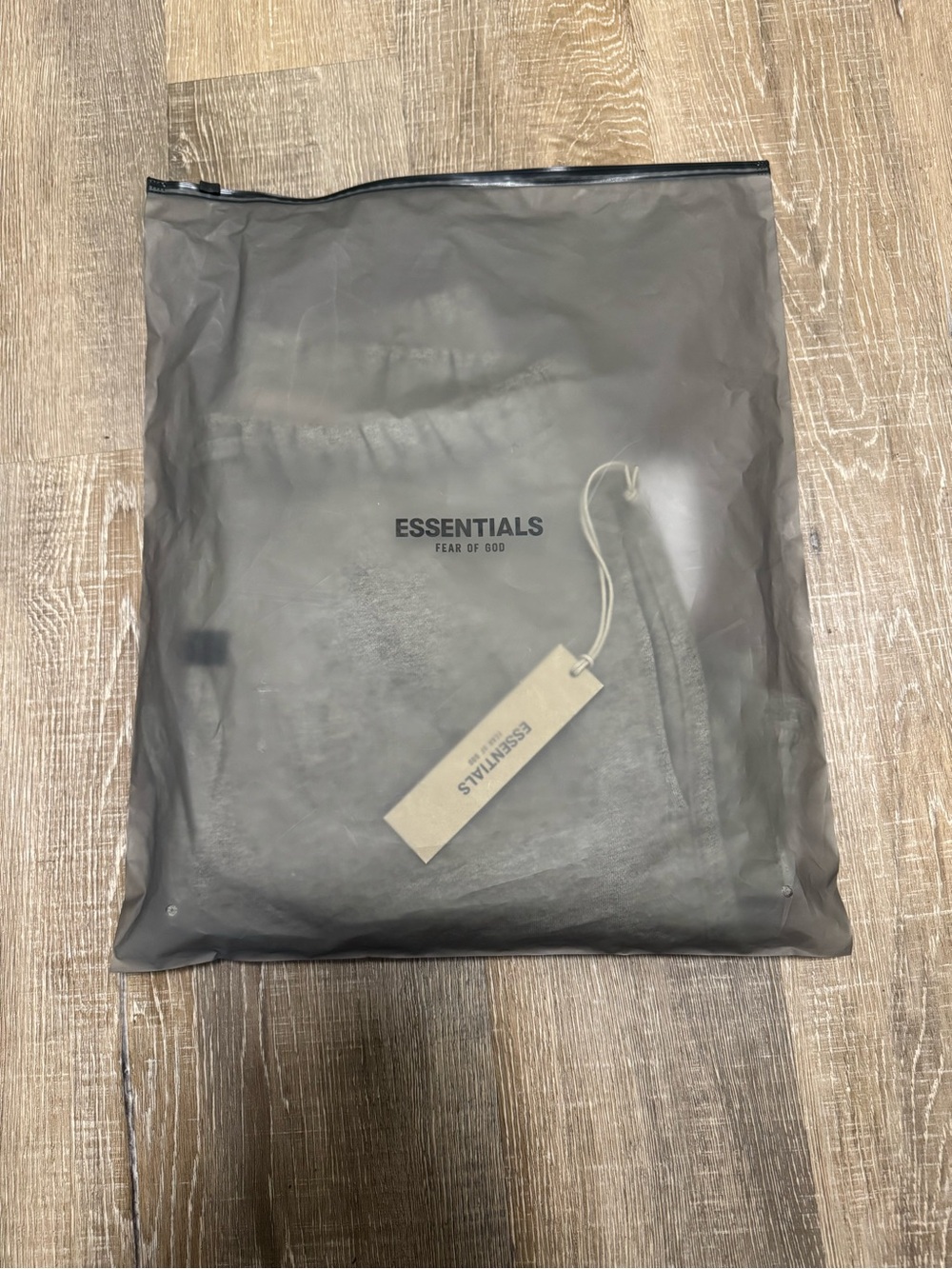 Fear of God Essentials Shorts - Picture 6 of 6